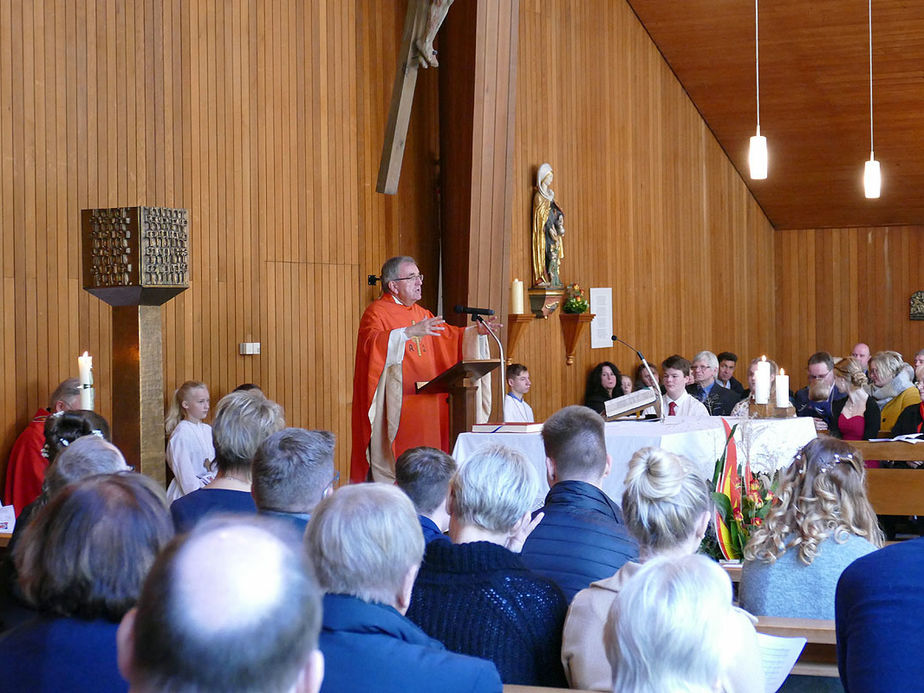 Firmung 2019 in Naumburg (Foto: Karl-Franz Thiede)